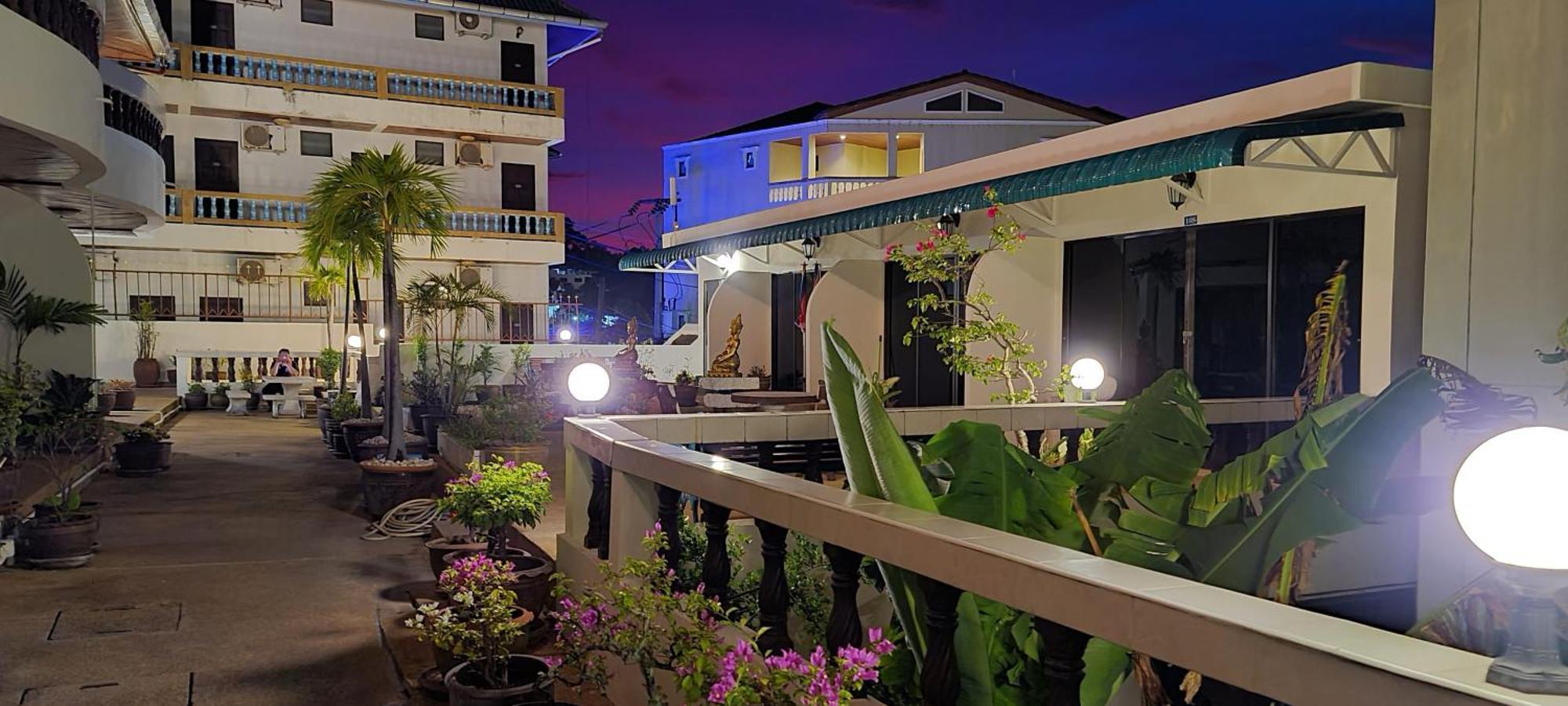 Blue Sky Residence Patong Екстериор снимка