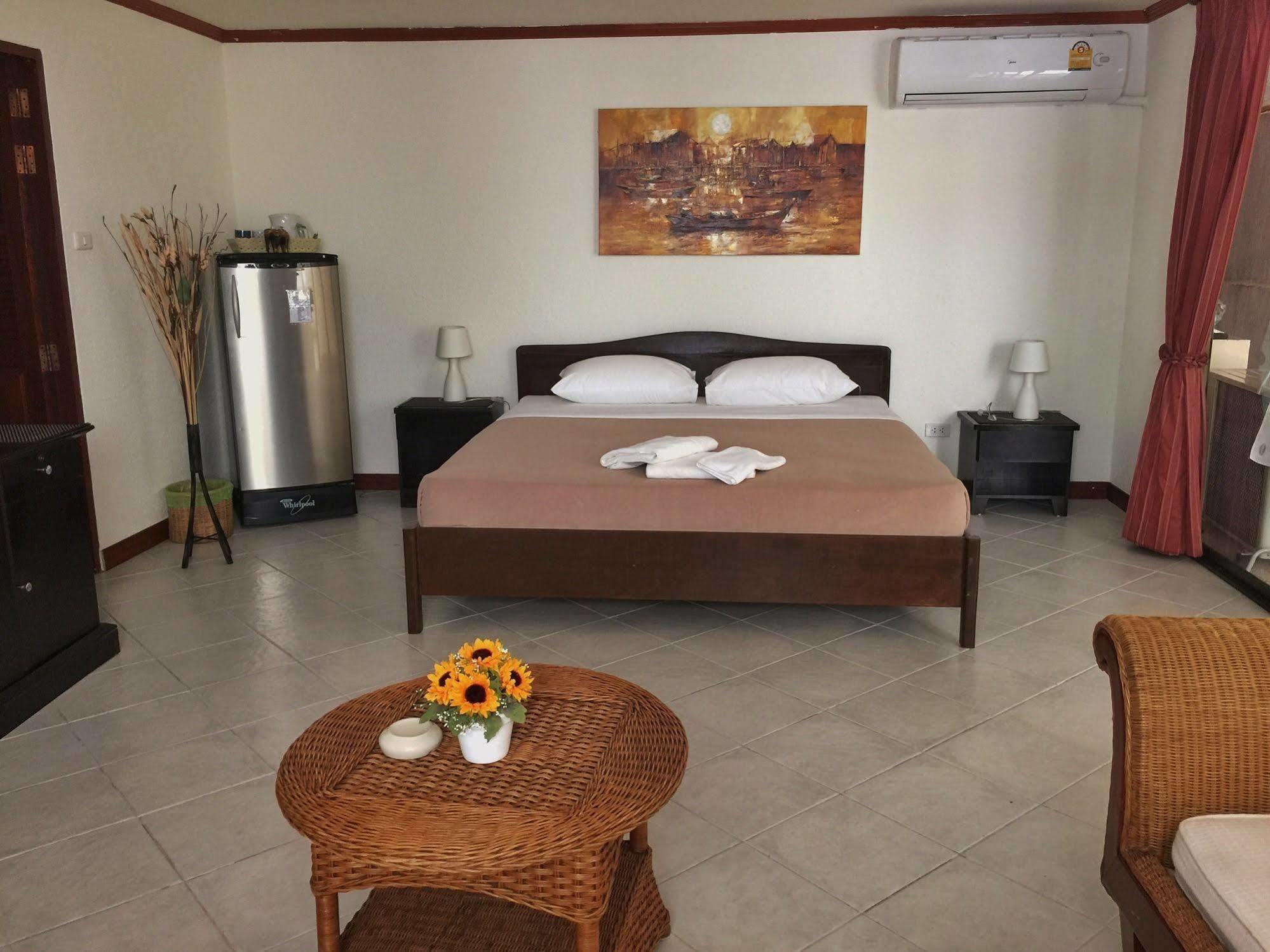 Blue Sky Residence Patong Екстериор снимка
