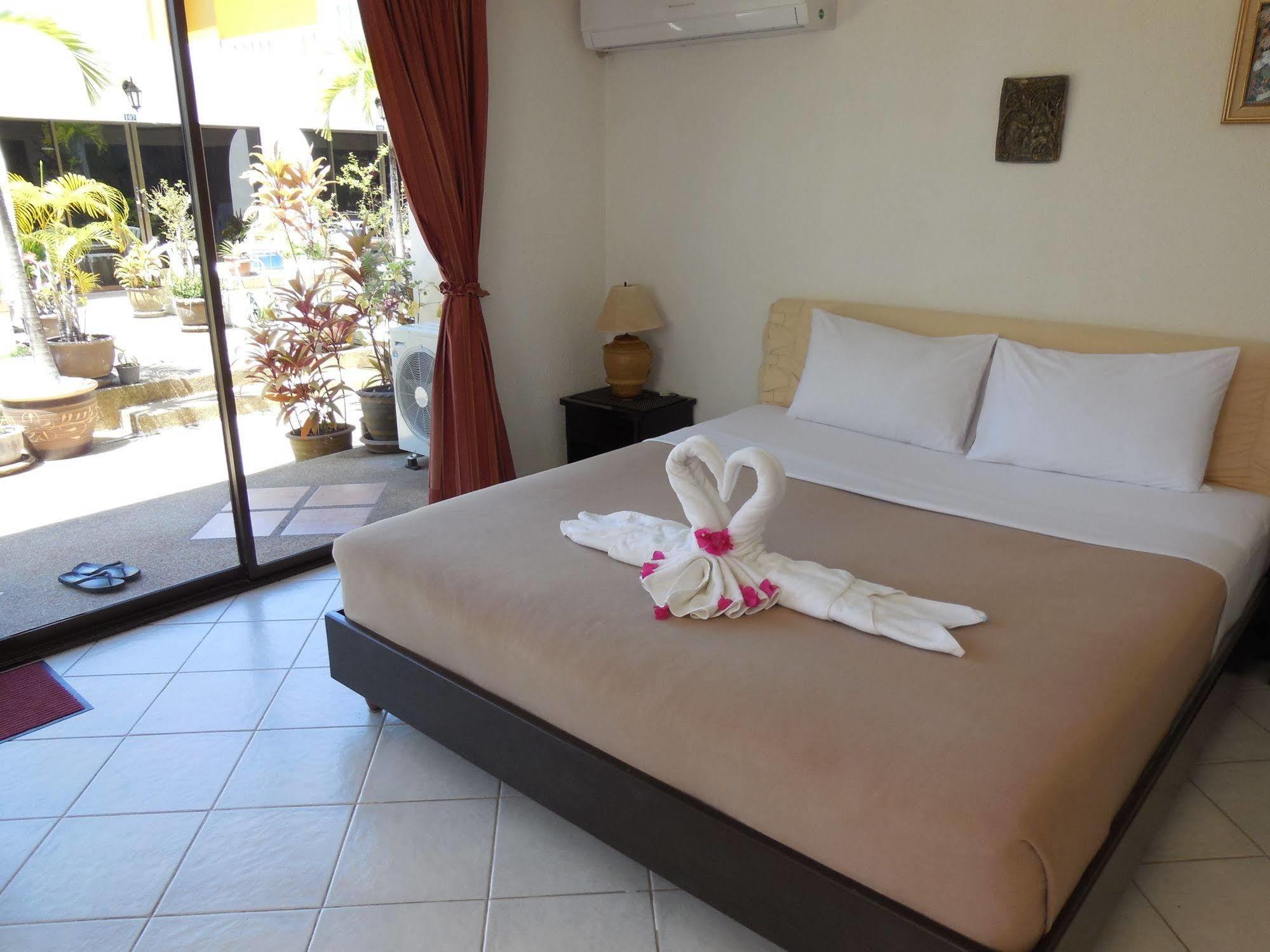 Blue Sky Residence Patong Екстериор снимка