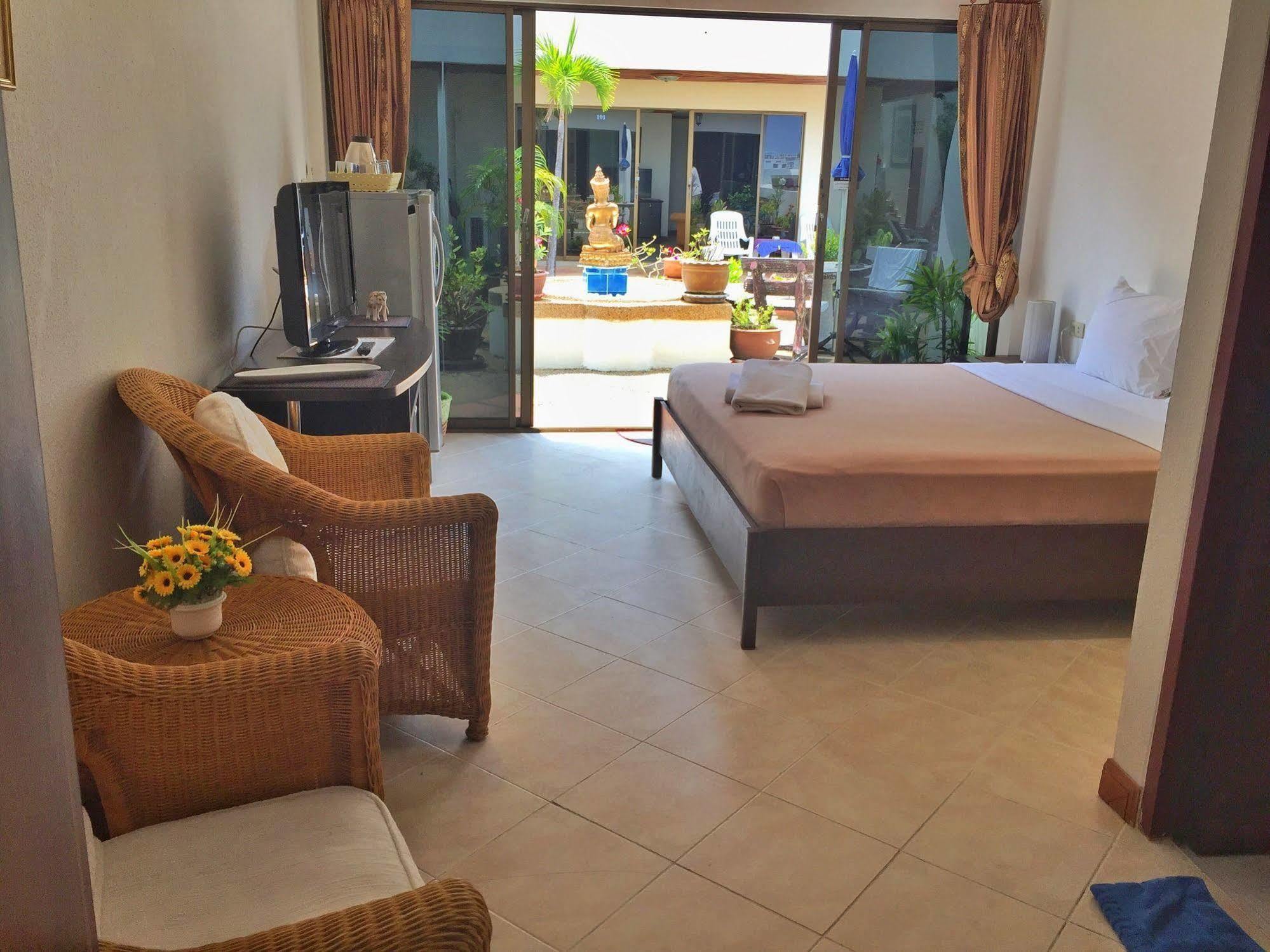 Blue Sky Residence Patong Екстериор снимка