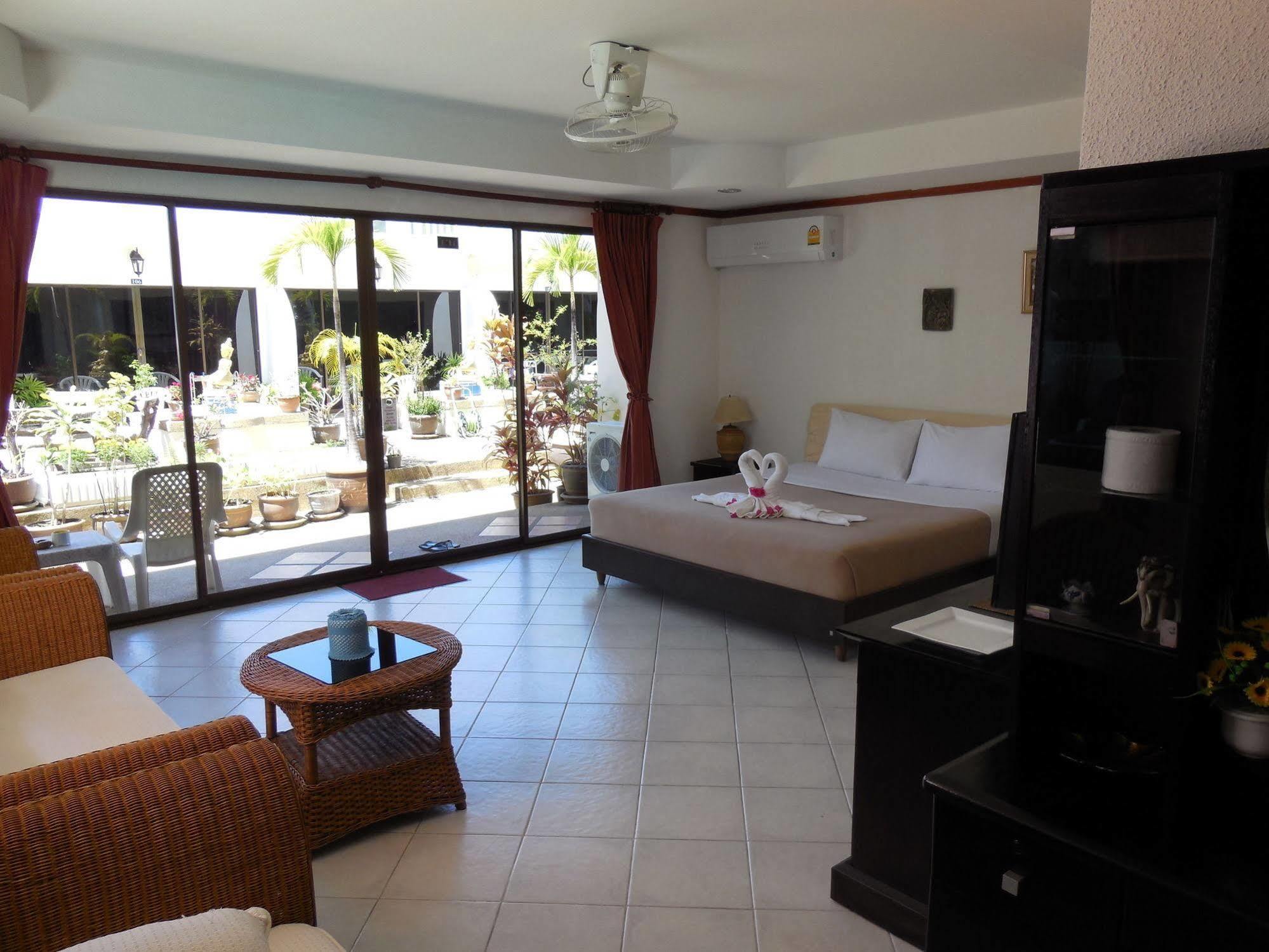 Blue Sky Residence Patong Екстериор снимка