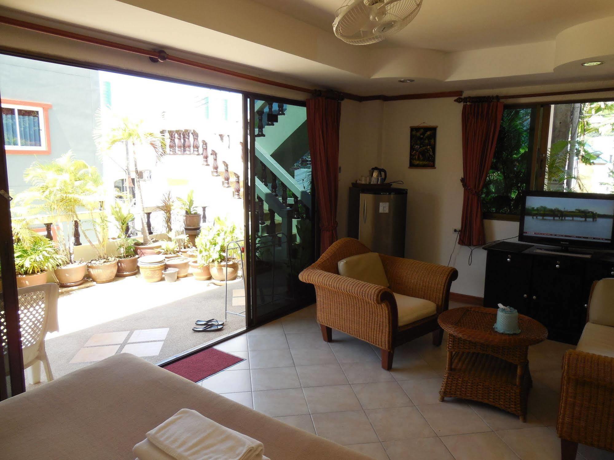 Blue Sky Residence Patong Екстериор снимка