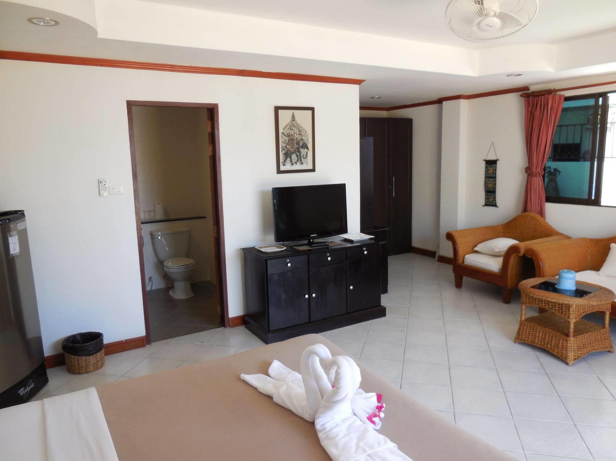 Blue Sky Residence Patong Екстериор снимка
