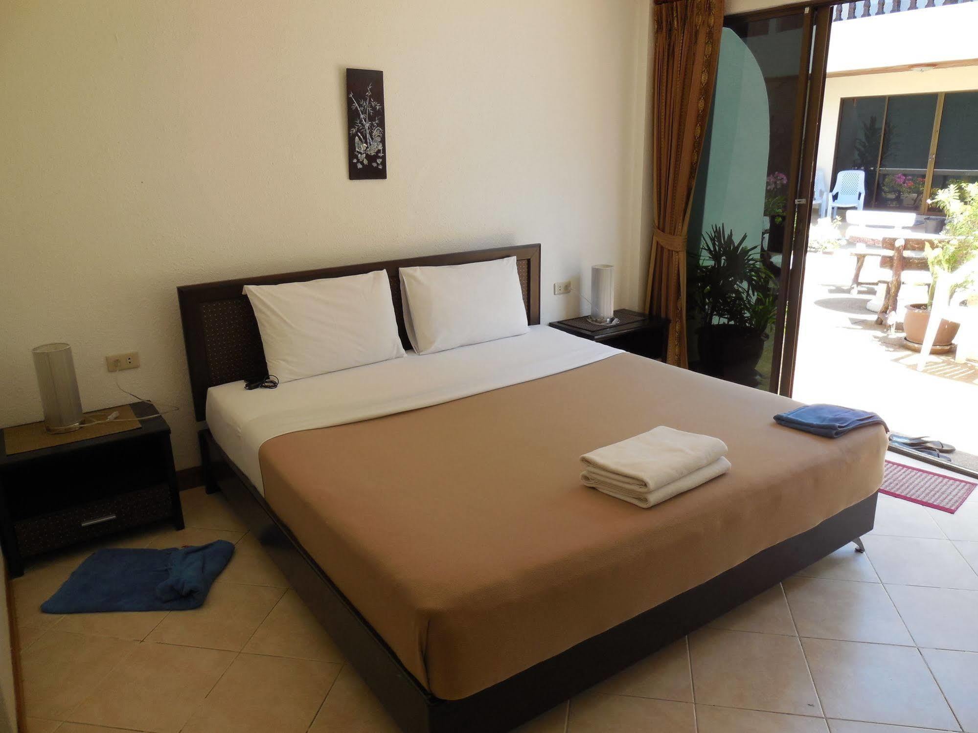 Blue Sky Residence Patong Екстериор снимка