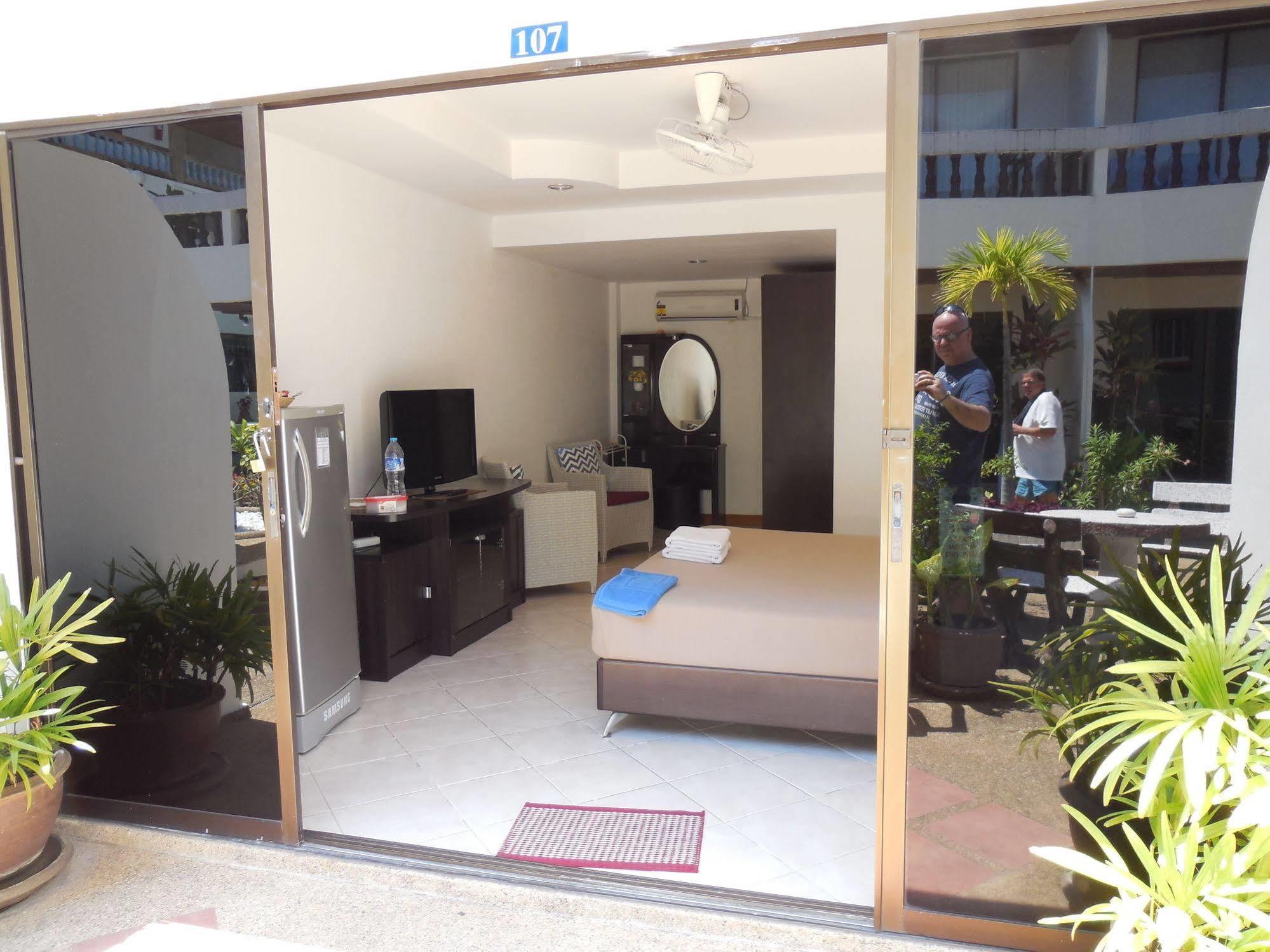 Blue Sky Residence Patong Екстериор снимка